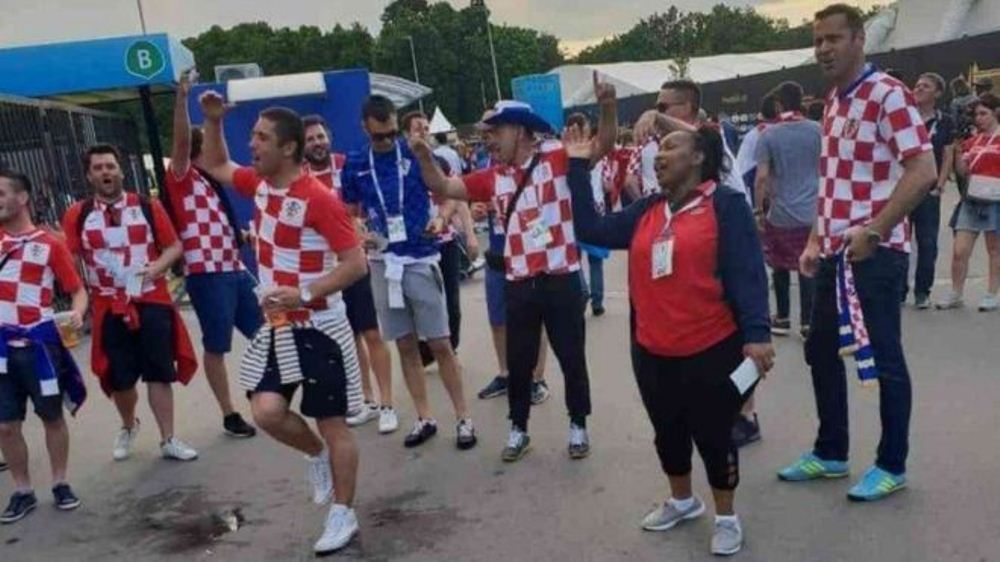 Senateri Millicent Omanga yifotoranyije n'abafana ba Croatia
