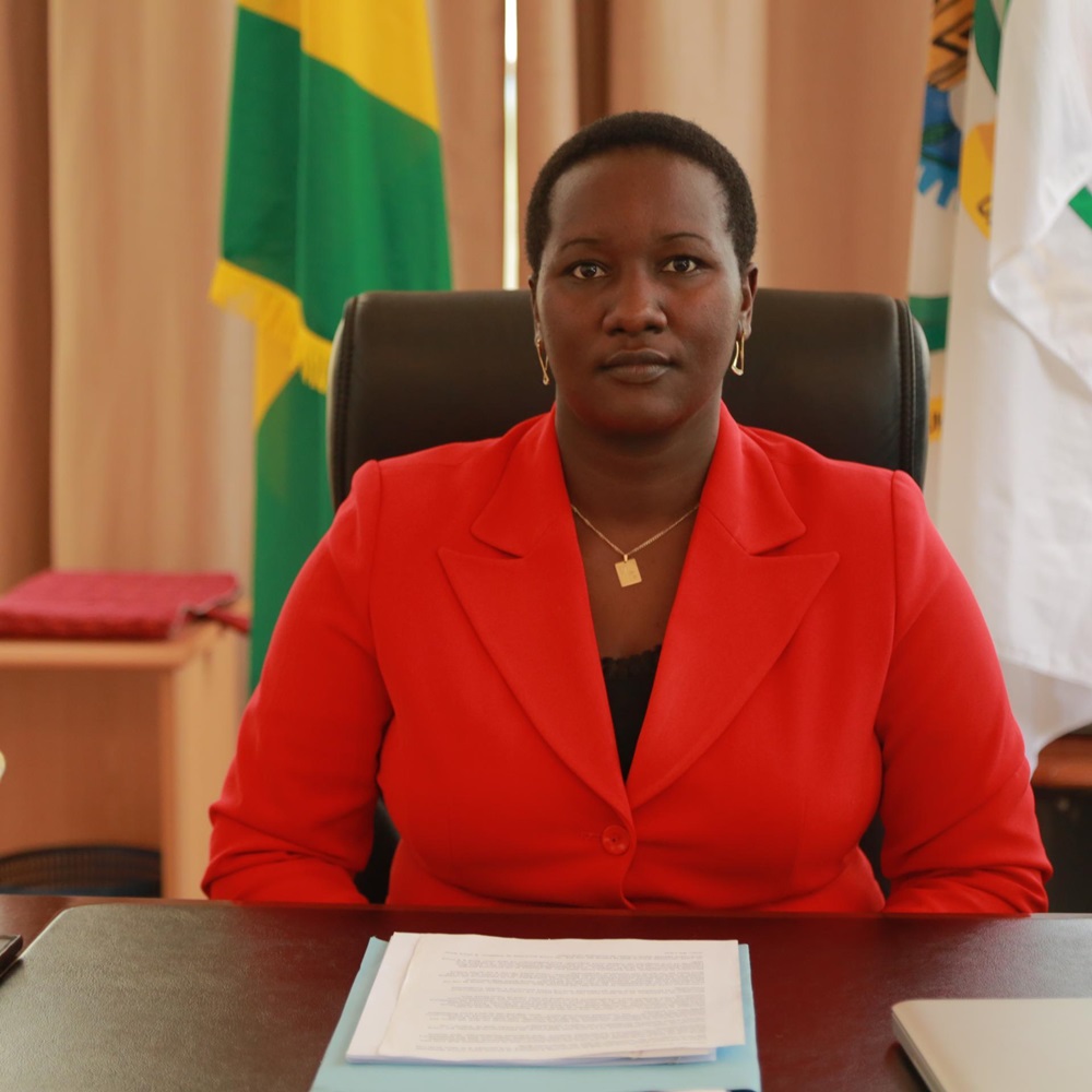 Minisitiri Uwacu Julienne yamaganye iyi gahunda yo kwishyuza abahanzi