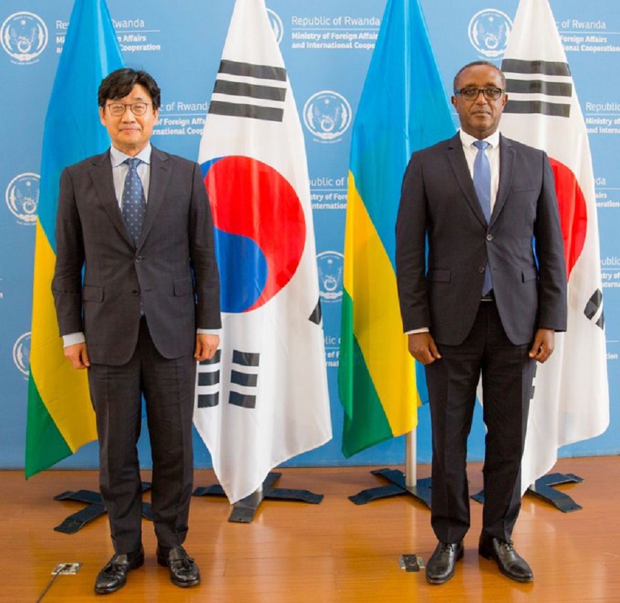 Jongmoon CHOI yagiranye ibiganiro na Minisitiri w’Ububanyi n’Amahanga w’u Rwanda, Dr Vincent Biruta
