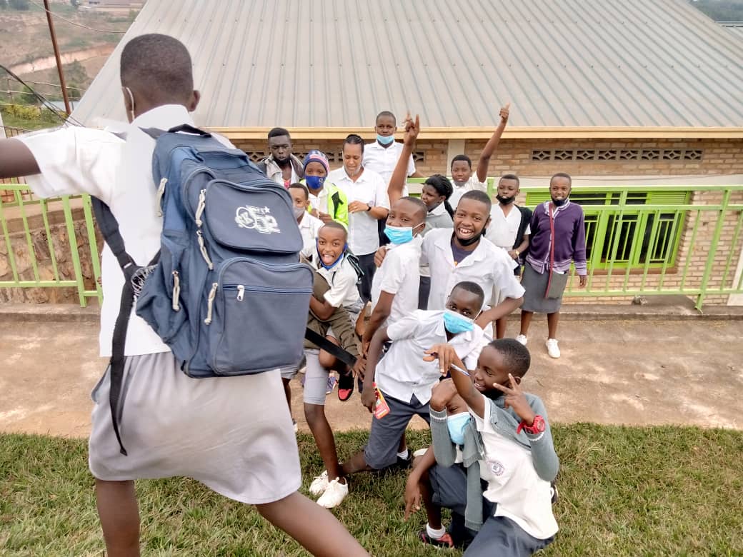 Ku ishuri iyo ari kumwe n'abana bigana baba bishimye