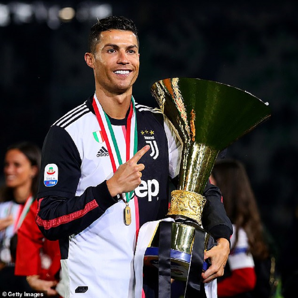 Ku myaka 34 Cristiano Ronaldo aracyatwara ibikombe