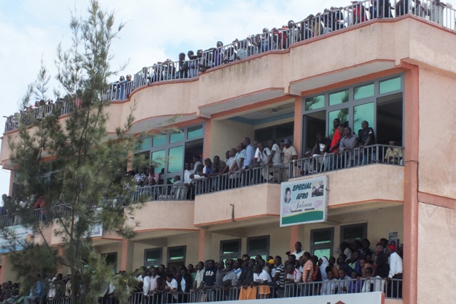 I Musanze abafana benshi bari ku miturirwa birebera abasiganwa