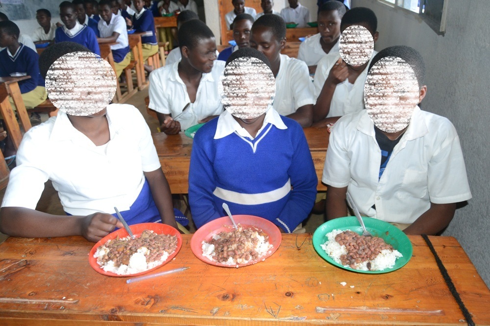 Abayobozi b'ibigo by'amashuri baravuga ko bafite impungenge zo kugaburira abanyeshuri kubera izamuka ry'ibiciro
