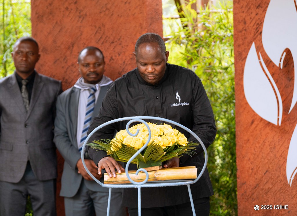 Umushumba Mukuru wa ADEPR, Ndayizeye Isaie, yunamira inzirakarengane zishwe muri Jenoside yakorewe Abatutsi