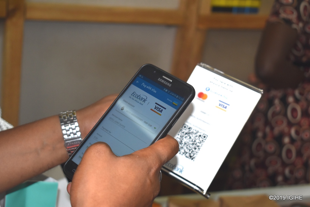 Kwishyura na EcobankPpay bisaba gutunga telefone kuri QR code y'umucuruz