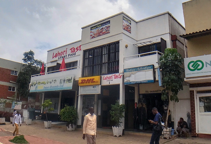 Lahori Taste ni imwe muri restaurant zitegura amafunguro yo muri Pakistan, ikaba iherereye muri Car Free Zone mu Mujyi wa Kigali