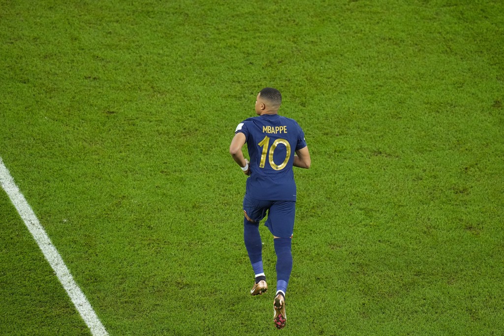 Kylian Mbappé yinjiye mu kibuga asimbuye Kingsley Coman