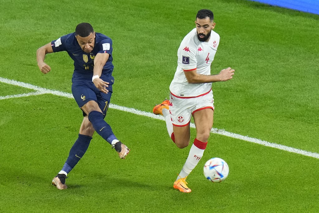 Kylian Mbappé w'imyaka 23 yagerageje gushaka igitego cyo kwishyura ariko ab'inyuma ba Tunisia bamubera ibamba