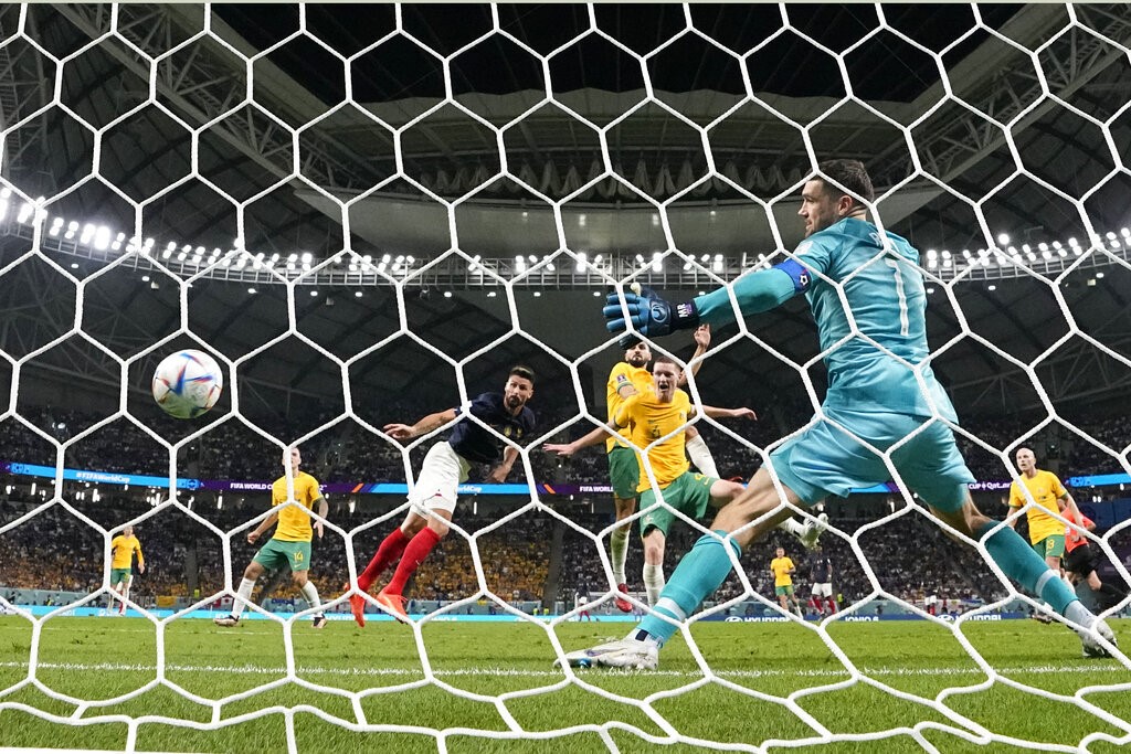Olivier Giroud ari mu bakinnyi bari bahagaze neza muri uyu mukino