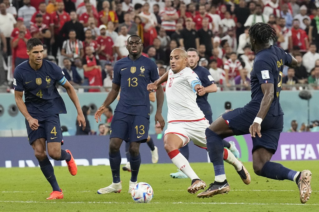 Wahbi Khazri w'imyaka 31 yagoye ab'inyuma b'u Bufaransa