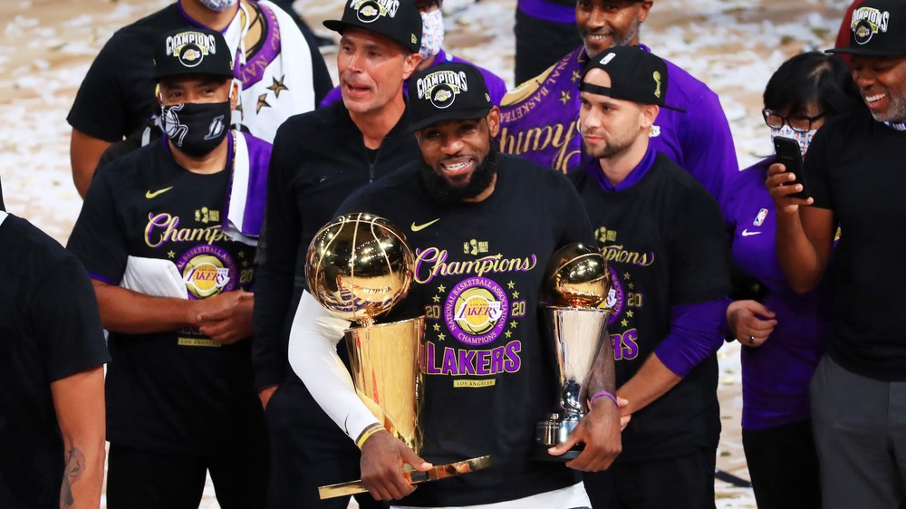 James niwe wabaye umukinnyi wahize abandi (MVP) mu mwaka ushize