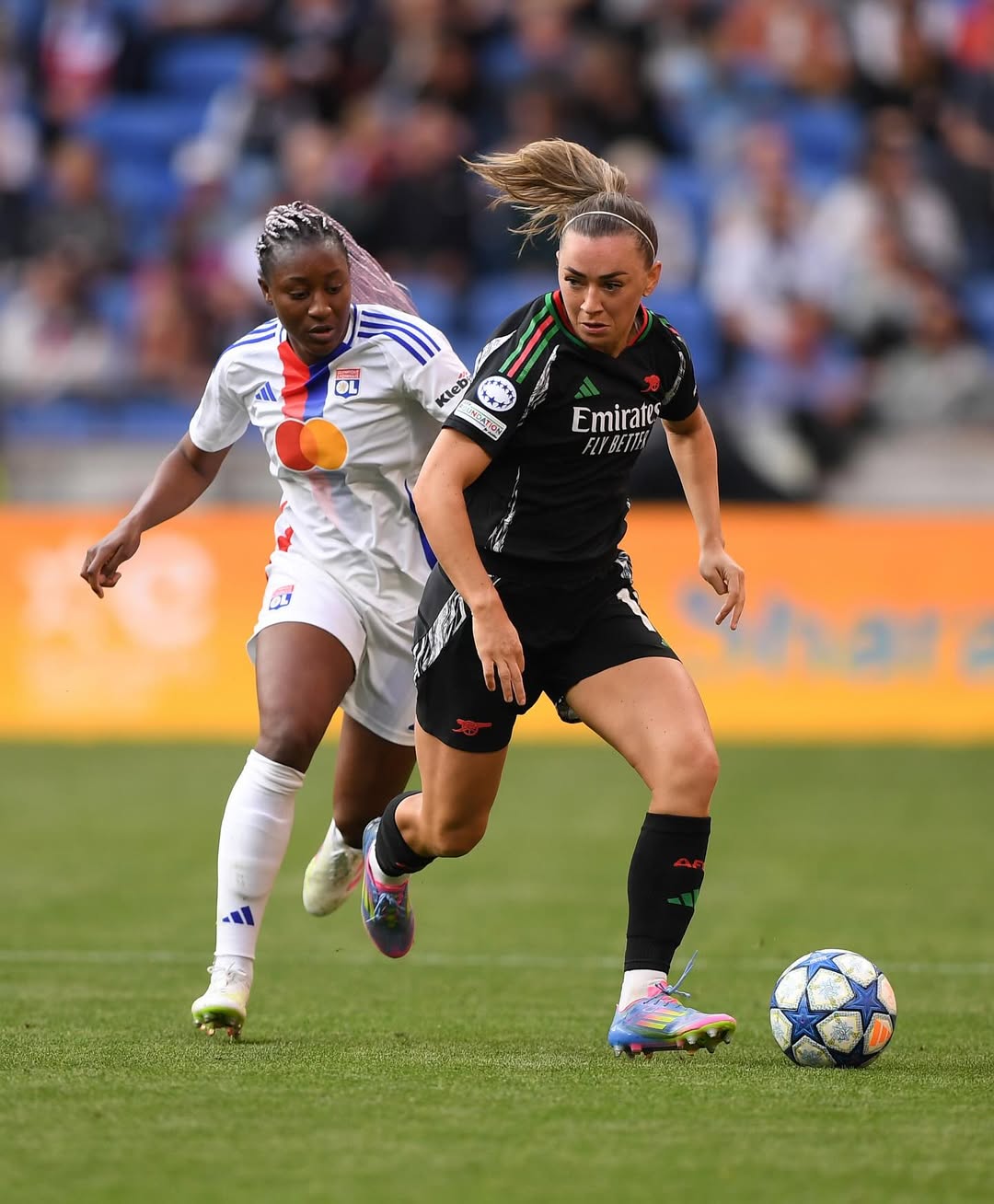 Katie McCabe azwiho gukina imyanya myinshi