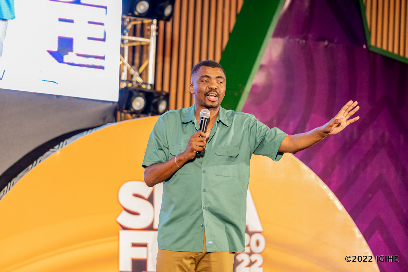 Loyiso Golo ni umwe mu banyarwenya bakomeye muri Afurika