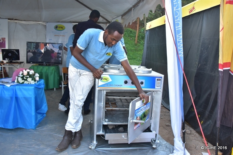 Makoro Cooker ifite ahaterekwa isafuriya n'ifuru