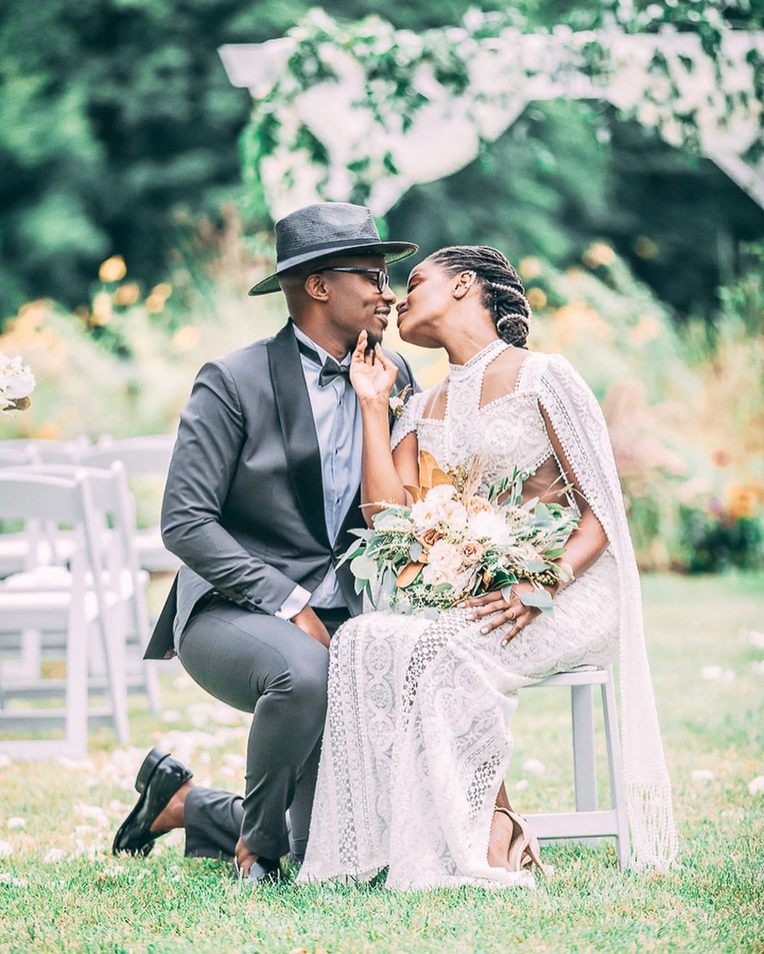 Malaika n'umugabo bari baserutse bambaye gutya ku munsi w'ubukwe bwabo
