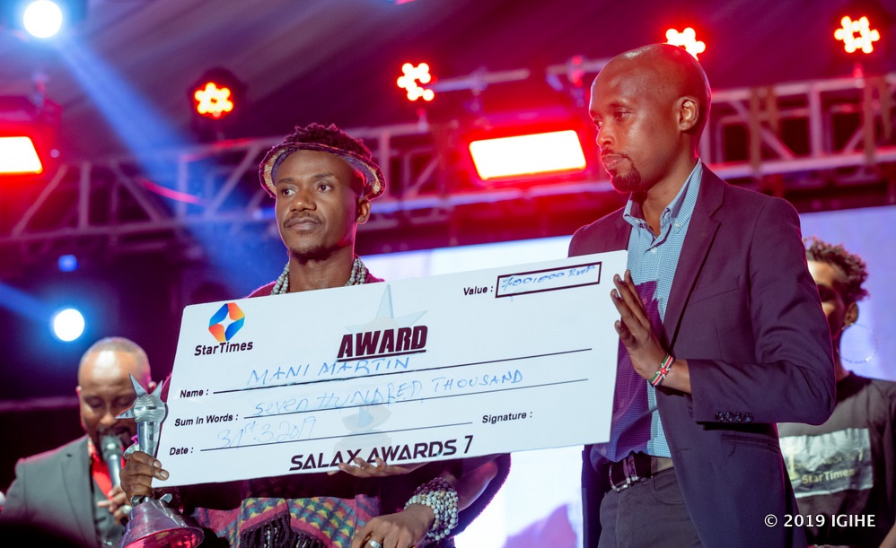 Man Martin yatwaye igihembo cy'umuhanzi wahize abandi mu muziki gakondo