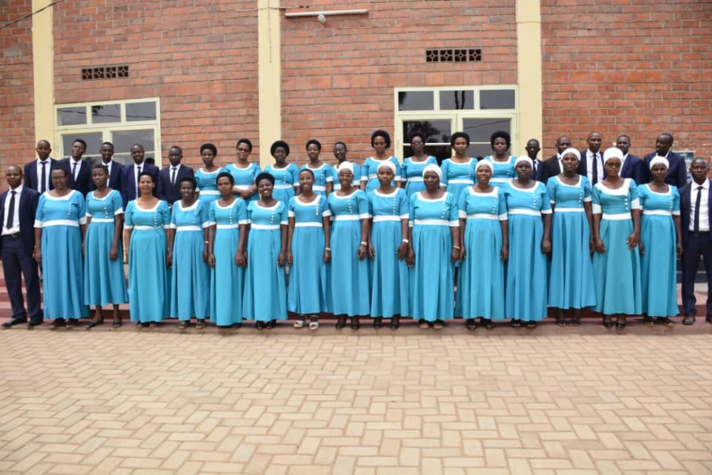 Korali Maranatha ikorera umurimo w’ivugabutumwa ry’indirimbo mu Itorero rya ADEPR Paruwasi ya Rukiri I mu Mujyi wa Kigali yasohoye amashusho y’indirimbo ebyiri