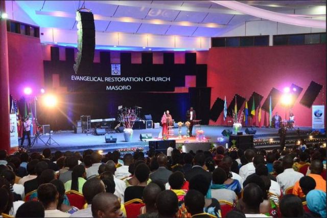 Imbere mu rusengero rwa Restoration Church I Masoro