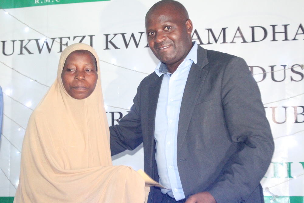 Meya wa Rubavu Habyarimana Gilbert ashyikiriza inkunga utishoboye