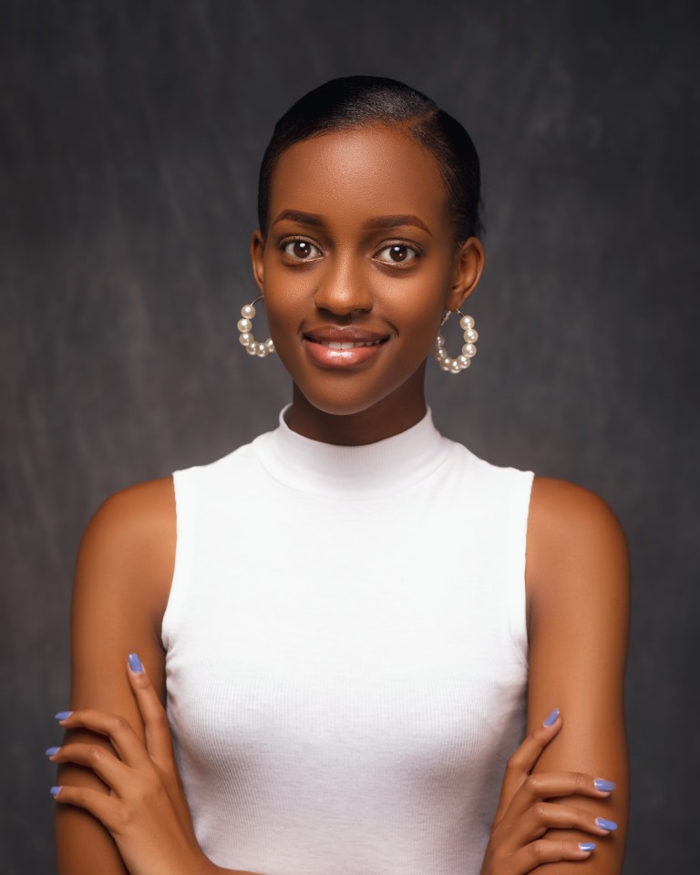 Si ubwa mbere yitabiriye amarushanwa y'ubwiza, ubwo yigaga mu wa gatatu w'amashuri yisumbuye yabaye Igisonga cya mbere cya Nyampinga w'aho yigaga/Ifoto:Miss Rwanda