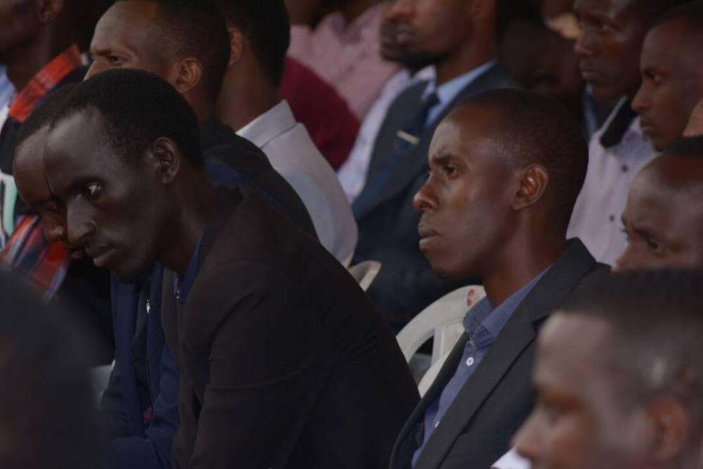 Umuyobozi wa True Promises, Mbonigaba Bonnke (uwa mbere iburyo) mu bitabiriye umuhango wo kwibuka Kiruhura bahoze baririmbana