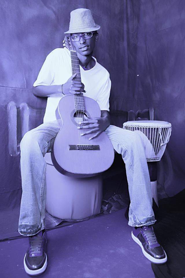 Umuhanzi G-Bruce na Gitari