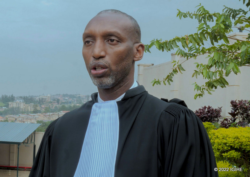 Me Murangwa Faustin yunganira abaregera indishyi barimo Nsengiyumva Vincent wabaye Gitifu wa Nyabimata, Ndutiye Yussuf watwikiwe imodoka muri Nyungwe ndetse na Sosiyete zitwara abagenzi za OMEGA na Alpha