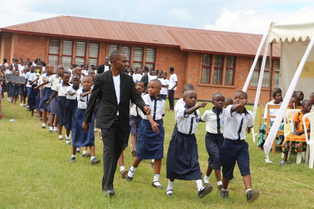 Abanyeshuri ba SOS Nyamagabe bari babukereye mu kwizihiza yubile y'imyaka 25 imaze itanga uburezi