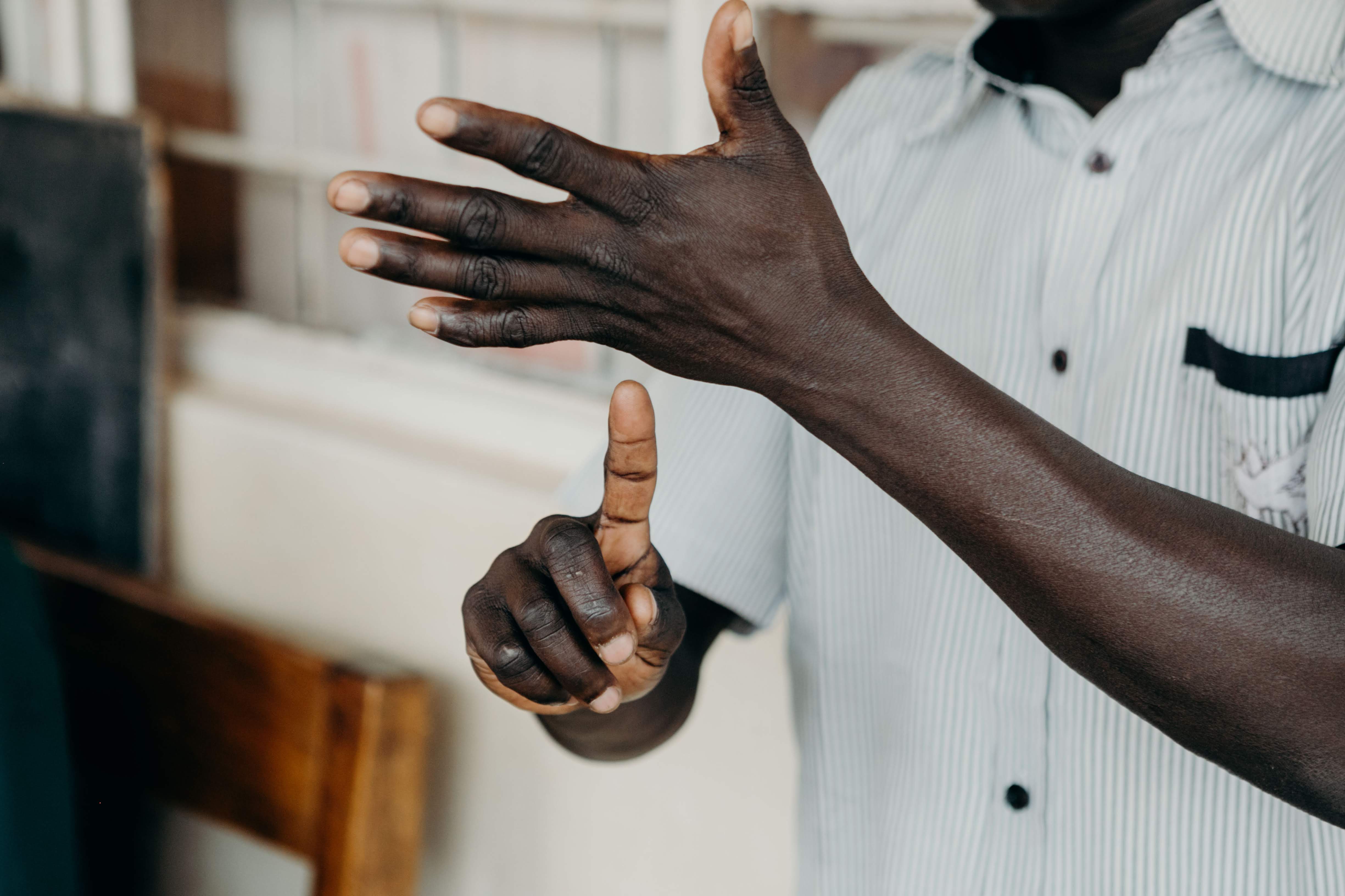 Ururimi rw’amarenga mu nzira zo kwemerwa mu Rwanda
