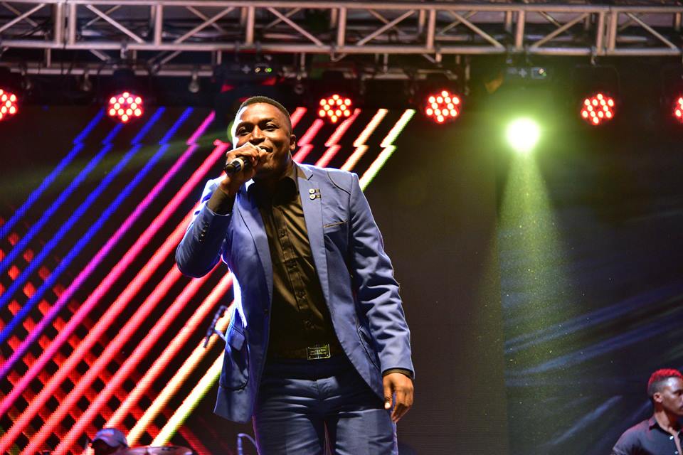 Danny Vumbi yanditse nyinshi mu ndirimbo zakunzwe mu Rwanda ndetse abibyaza amafaranga