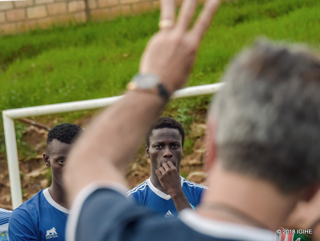 Michael Sarpong yumva inama z'umutoza