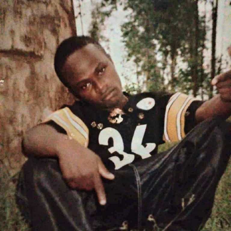 Mike Karangwa yakuze akunda umuziki