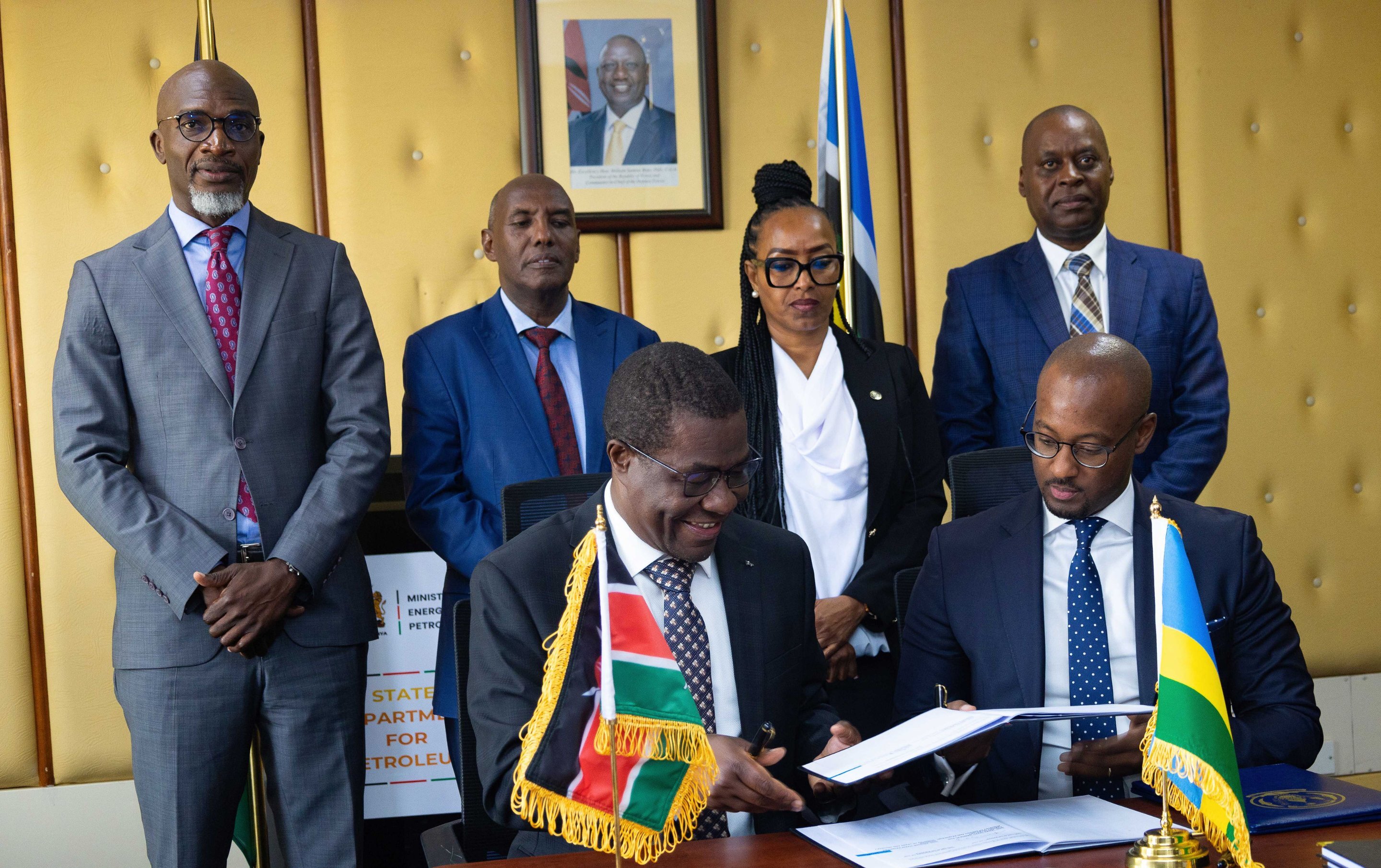 Amasezerano yasinywe azatuma u Rwanda rwifashisha ibikorwaremezo bya Kenya mu gutwara no kubika ibikomoka kuri peteroli