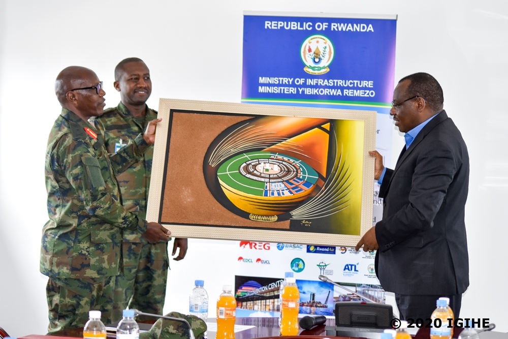 Minisitiri Gatete Claver aha impano y'urwibutso Brig General Didas Ndahiro