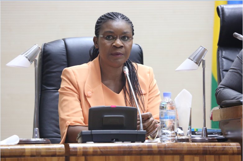 Minisitiri muri Perezidansi, Uwizeye Judith, yatangaje ko Urwego rw’Igihugu rw’Imiyoborere (RGB), rushobora kuzajya ruhana imitwe ya politiki ndeste n’abanyapolitiki bagaragaweho amakosa
