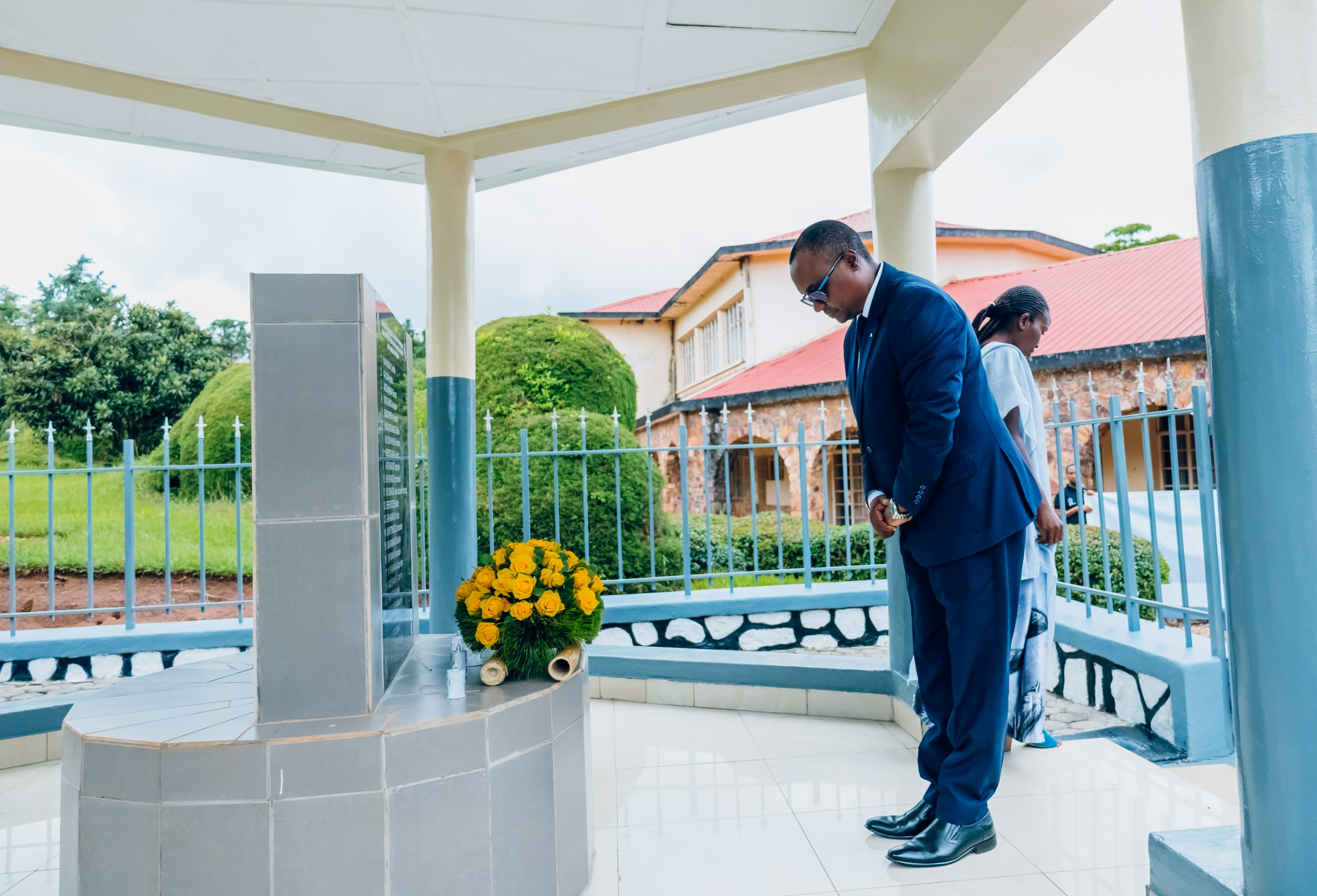 Minisitiri Ngabitsinze yunamiye abakozi ba IRST bazize jenoside, anabatura indabo