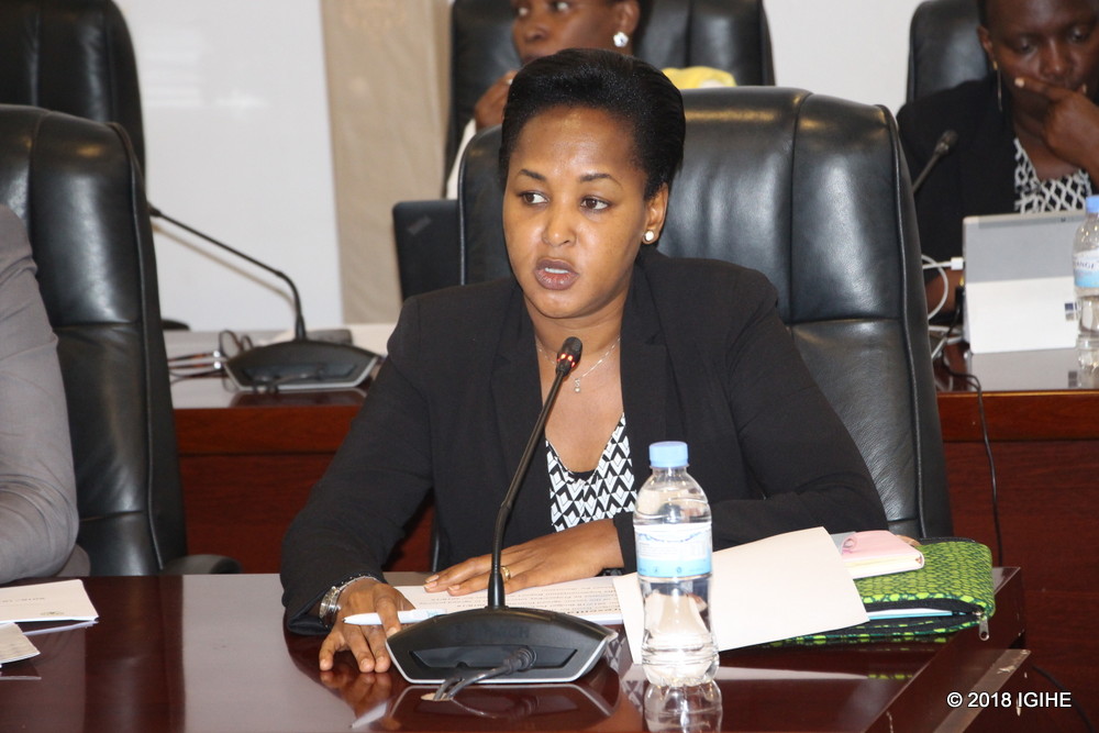 Minisitiri w’Urubyiruko, Mbabazi Rosemary, yavuze ko bagiye kugirana ibiganiro na Minisiteri ya Siporo n’Umuco kugira ngo basuzume imitere y’icyo kibazo