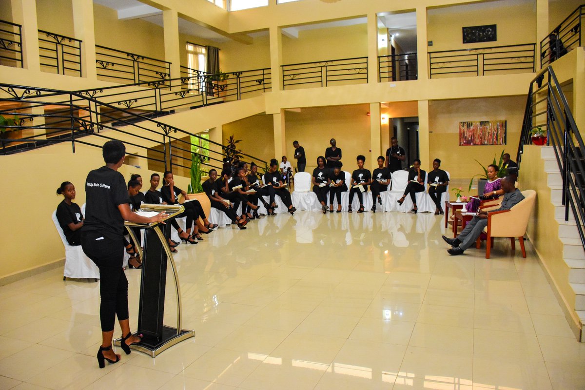 Uwamariya yasobanuye ibyerekeye amagambo yavuze ko abakobwa bakoresha inkota muri Miss Rwanda