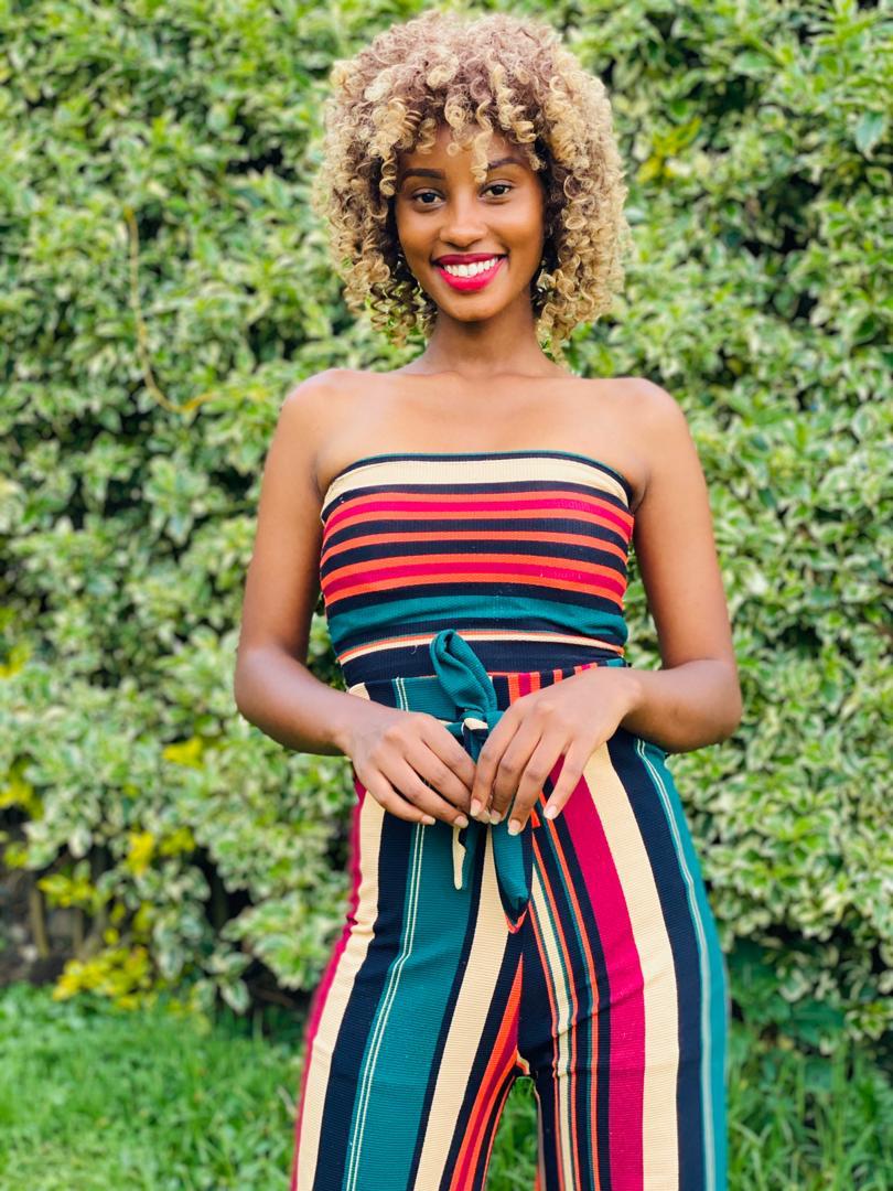 Mutesi Lea asanzwe ari umunyamideri n’umunyabugeni ukorera muri ‘Inshuti Art Center’ ikigo giherereye mu mujyi wa Musanze