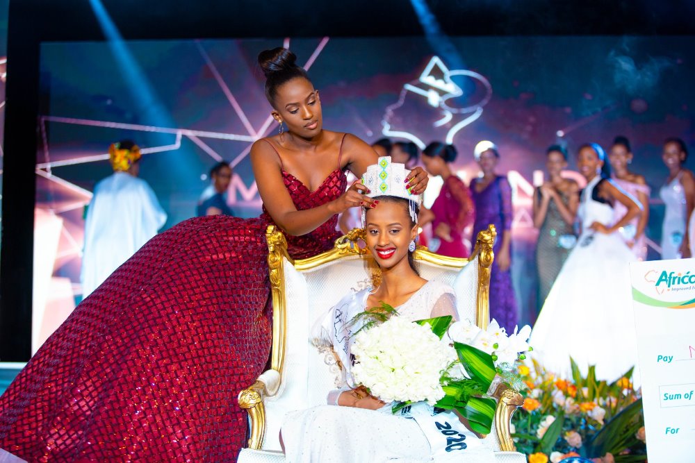 Byarangiye Nishimwe Naomie ariwe wambitswe ikamba rya Miss Rwanda 2020