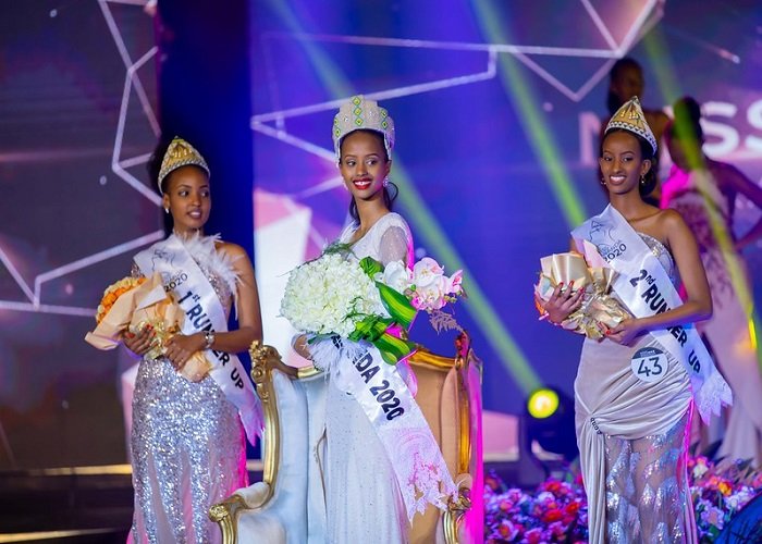 Byari ibyishimo kuri Nishimwe Naomie ubwo yari amaze kwegukana ikamba rya Miss Rwanda