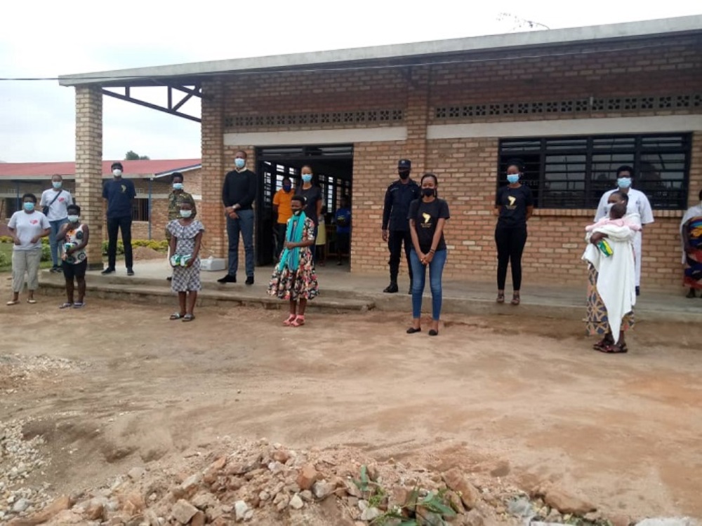 Nyampinga w’u Rwanda 2020 Nishimwe Naomie, yamaze icyumweru mu Karere ka Nyaruguru mu bikorwa byo gushishikariza urubyiruko guhangana n’ikibazo cy’inda ziterwa abangavu