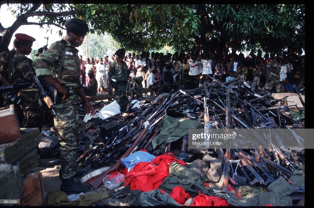 Ikirundo cy'intwaro inyeshyamba za Kabila zari zimaze kwambura ingabo za Mobutu