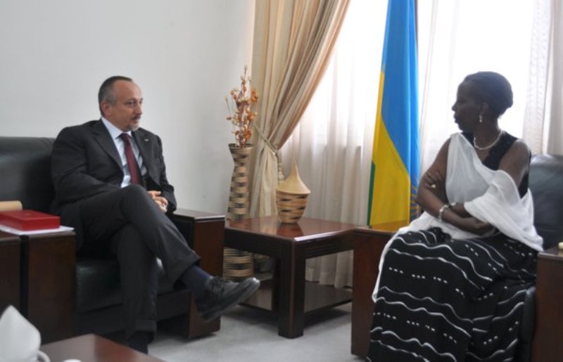 Mushikiwabo na Ambasaderi Formara baganira