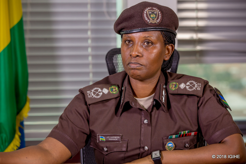 DCG Jeanne Chantal Ujeneza ni umwe mu basirikare bakuru b’abategarugori u Rwanda rufite