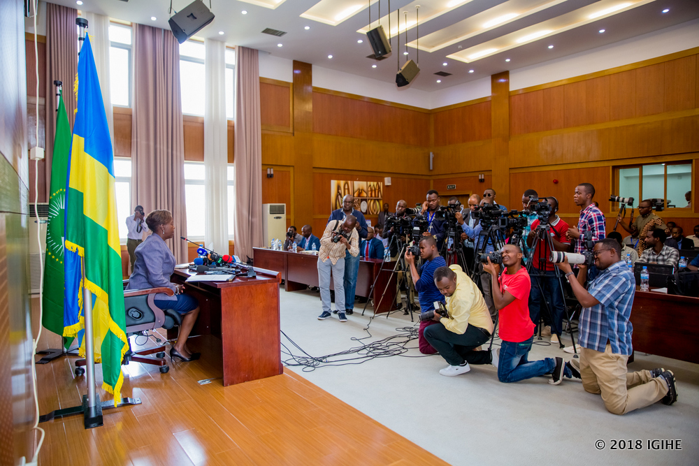 Minisitiri Mushikiwabo yabwiye abanyamakuru ko abakuru b'ibihugu barenga 26 bamaze kwemeza kuzitabira inama ya AU