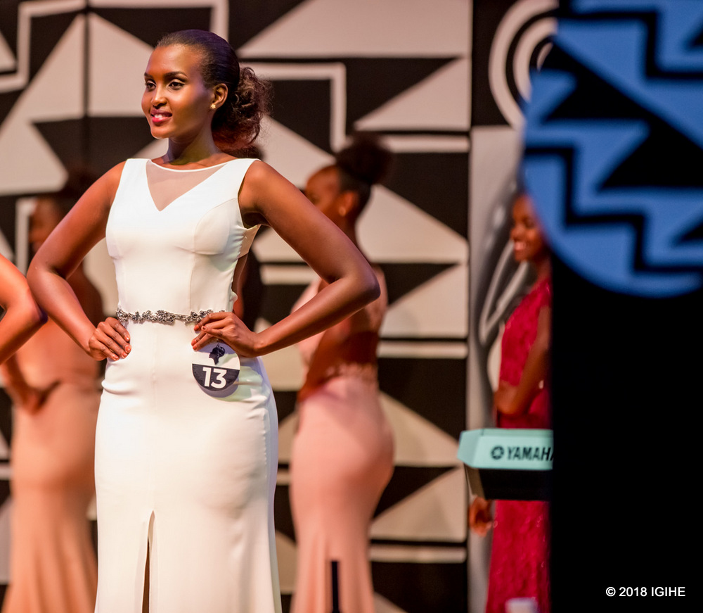 Uwase Ndahiro Liliane ni we wahize abandi mu gutorwa cyane biciye ku butumwa bwa telefone