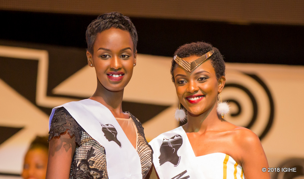 Umutoniwase Anastasie na Uwase Hirwa Honorine wabaye Miss Popularity mu 2017