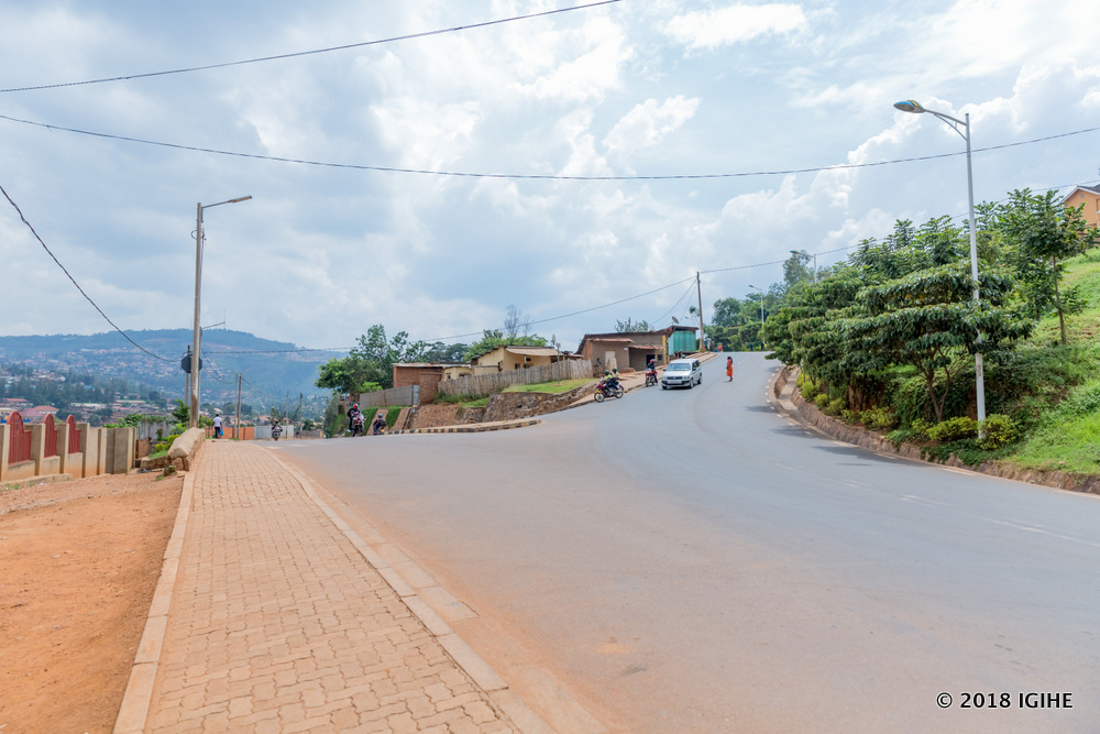 Iwabo ni mu Mudugudu wa Cercle Sportif hepfo y'ihuriro ry'imihanda umwe ujya Gikondo SGM undi uzamuka ruguru Nyamirambo