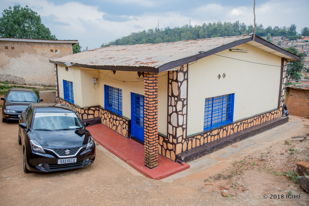 Imodoka nshya Miss Rwanda yahembwe iparitse iwabo mu rugo